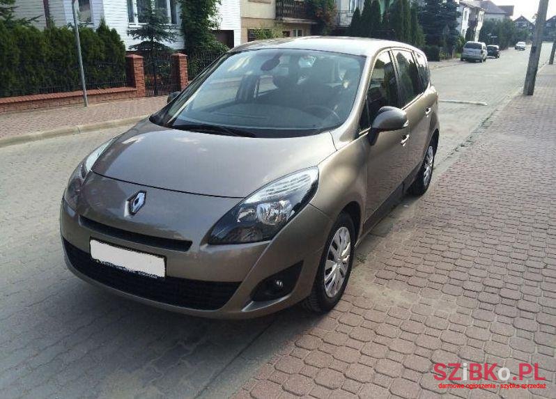 2009' Renault Scenic photo #1