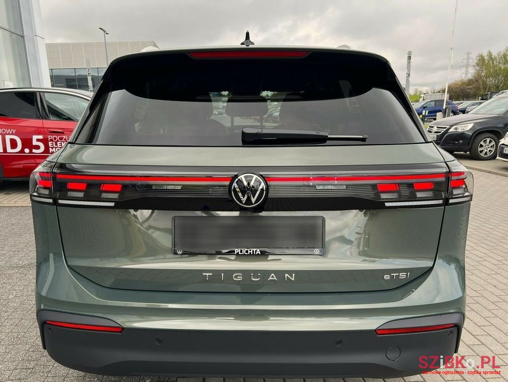 2024' Volkswagen Tiguan photo #5