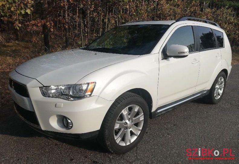 2010' Mitsubishi Outlander photo #1