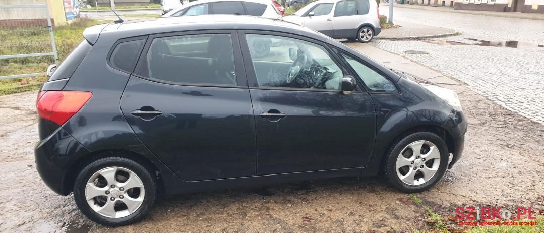 2010' Kia Venga photo #1