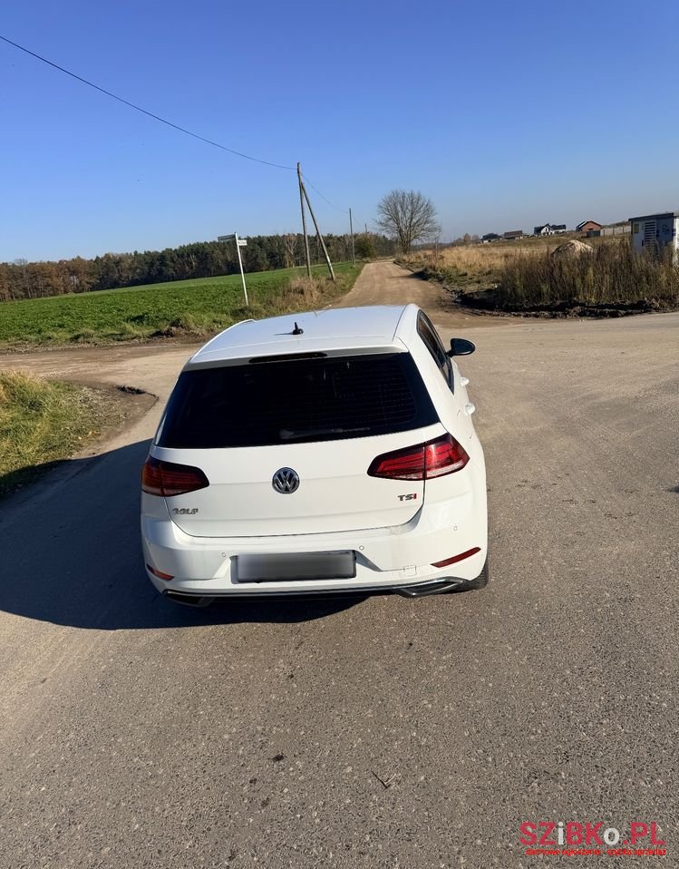2017' Volkswagen Golf photo #6