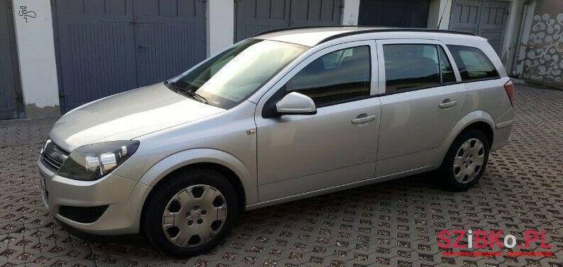 2011' Opel Astra photo #1