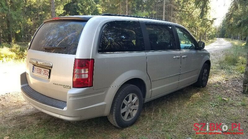 2010' Chrysler Grand Voyager photo #5
