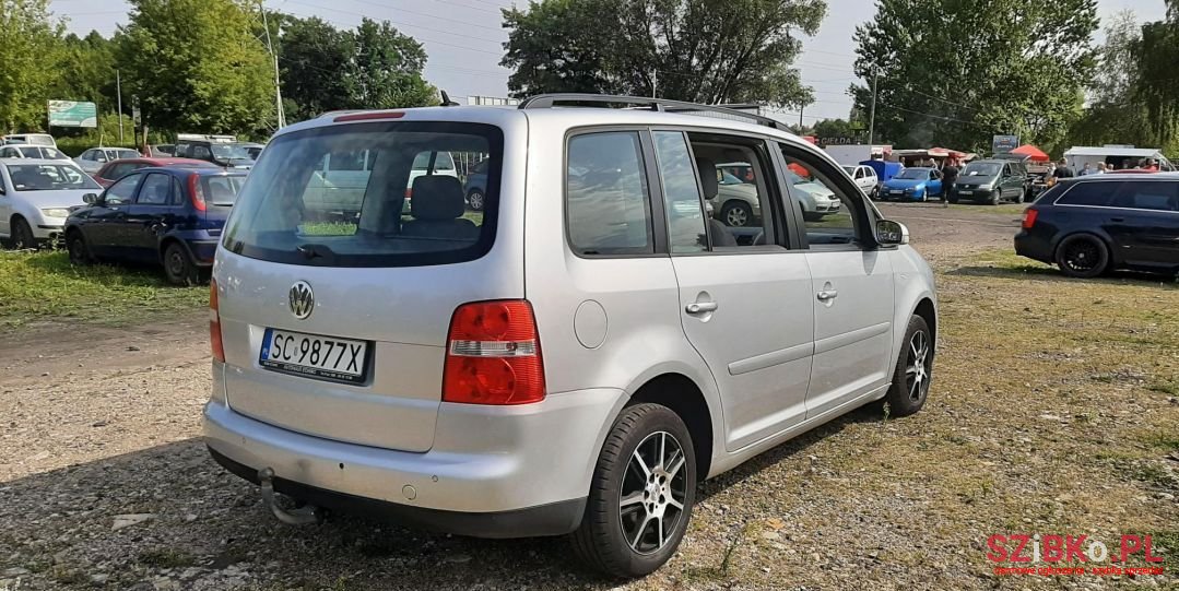 2005' Volkswagen Touran photo #5