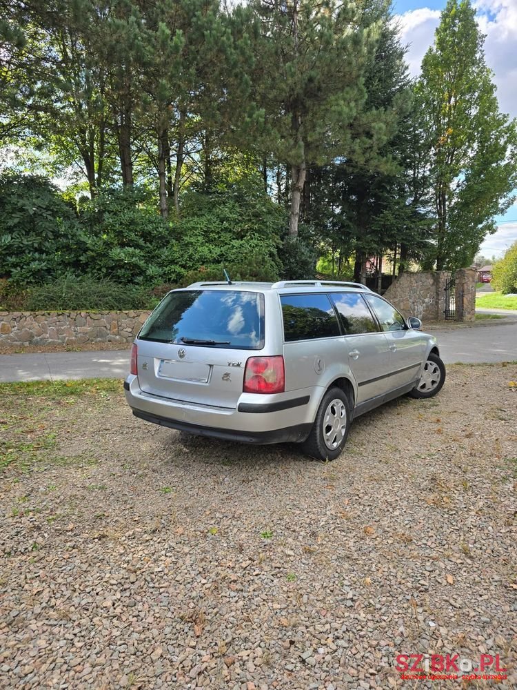 2005' Volkswagen Passat photo #4