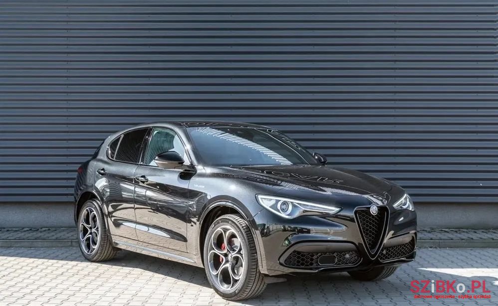 2022' Alfa Romeo Stelvio photo #2