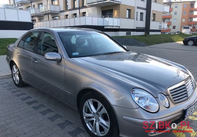 2004' Mercedes-Benz Klasa E photo #4