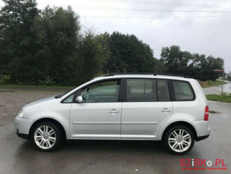 2005' Volkswagen Touran photo #1