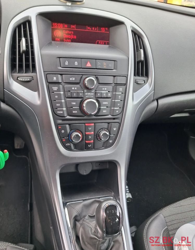 2016' Opel Astra photo #2