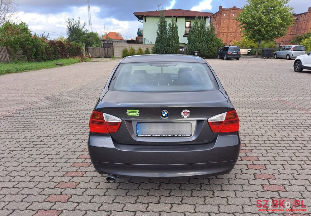 2005' BMW 3 Series 320I photo #5