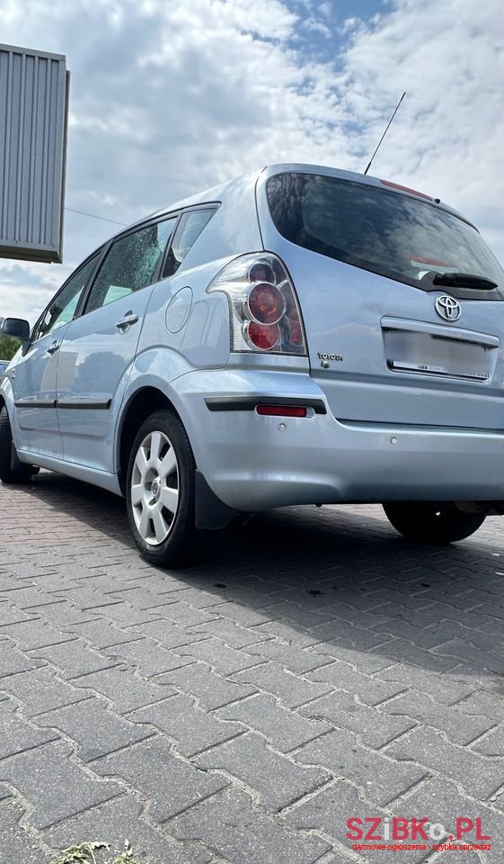 2004' Toyota Corolla Verso photo #3