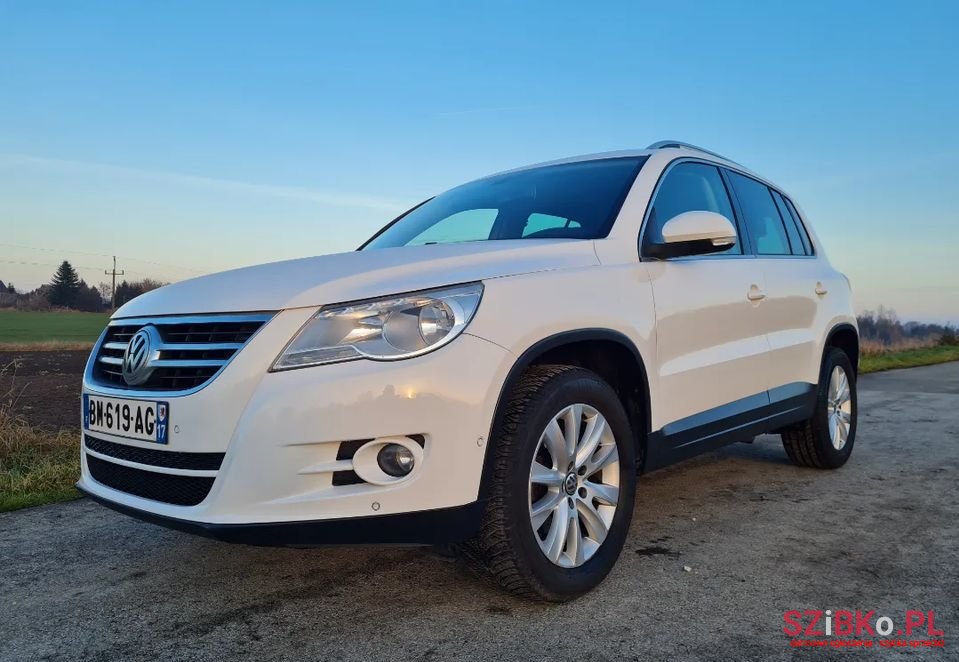 2011' Volkswagen Tiguan photo #3