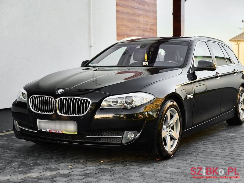 2010' BMW 5 Series photo #3