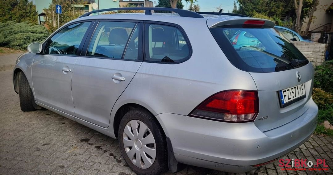 2011' Volkswagen Golf photo #2