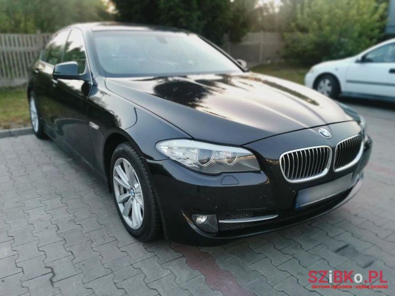 2011' BMW 5 Series photo #5