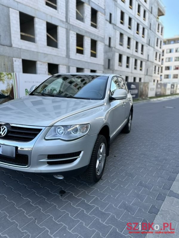 2008' Volkswagen Touareg photo #3