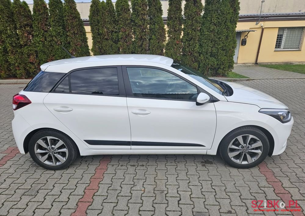 2017' Hyundai i20 photo #3