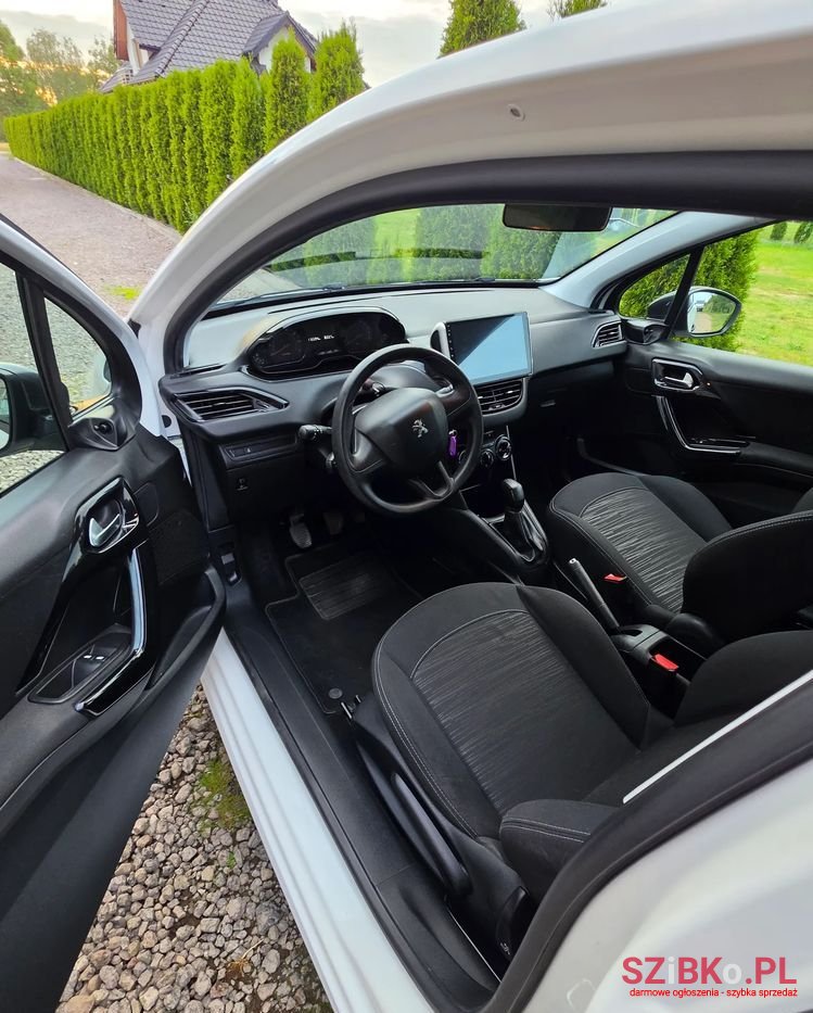 2014' Peugeot 208 Puretech 68 Access photo #6