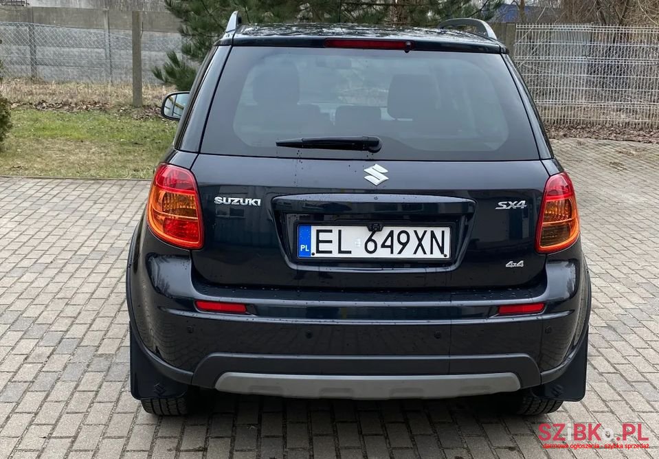 2010' Suzuki SX4 photo #3