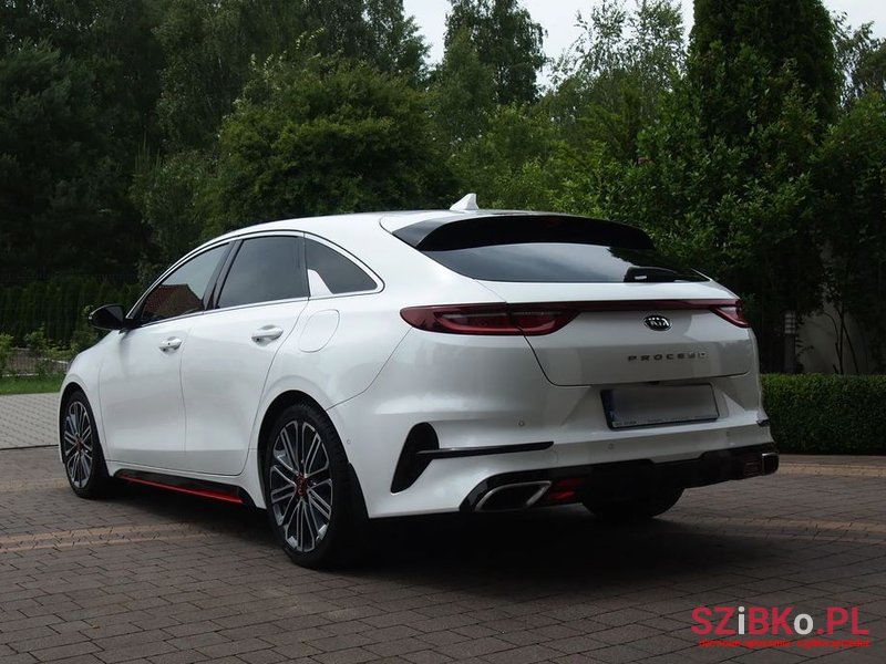 2019' Kia Proceed 1.6 T-Gdi Gt Dct photo #2