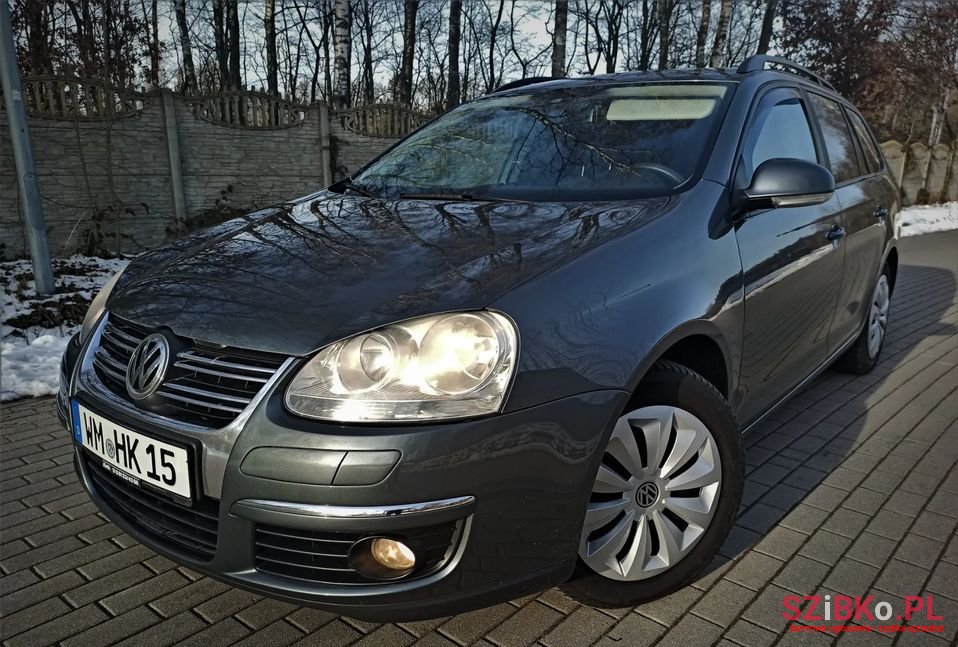 2008' Volkswagen Golf photo #3