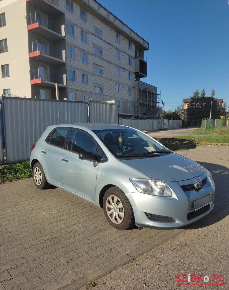 2009' Toyota Auris photo #2