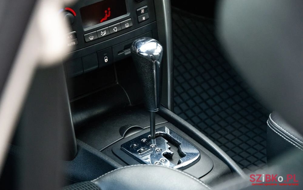 2011' Peugeot 207 1.6 Active photo #6