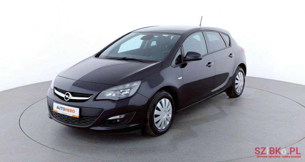 2013' Opel Astra photo #1