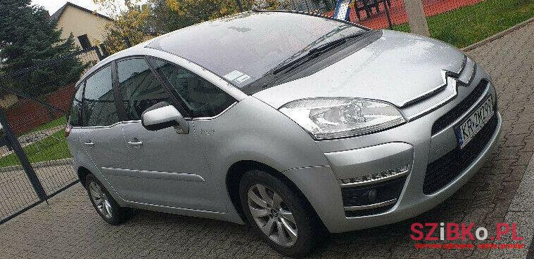2011' Citroen C4 Picasso photo #1