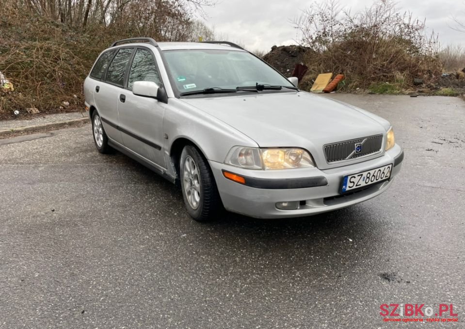 2001' Volvo V40 photo #4