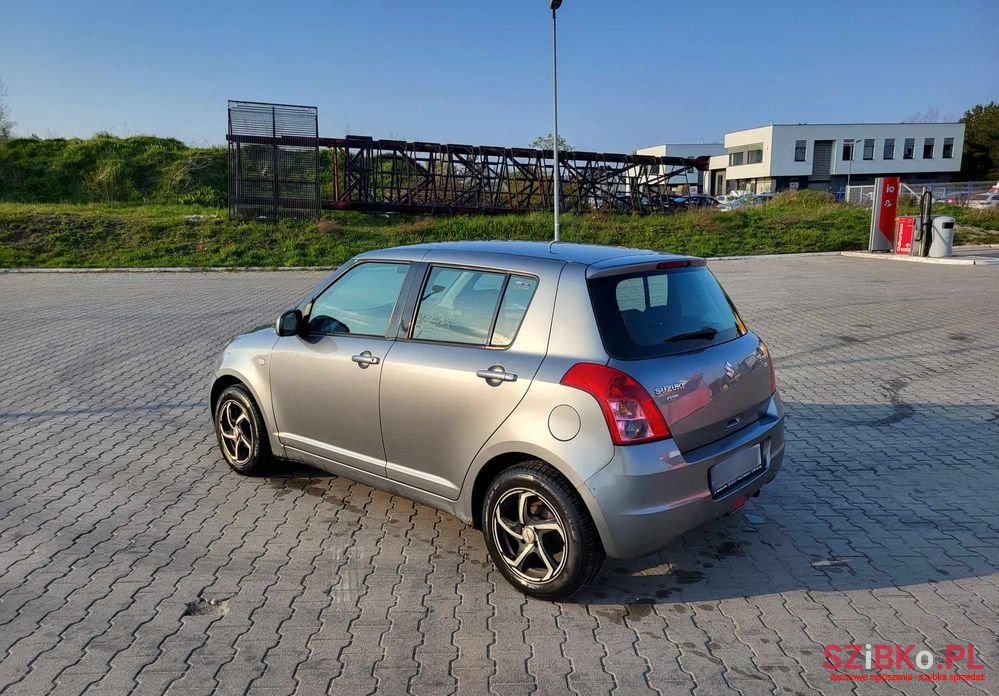 2009' Suzuki Swift photo #3