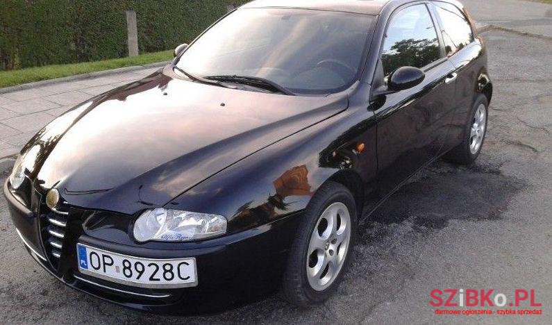 2004' Alfa Romeo 147 photo #1