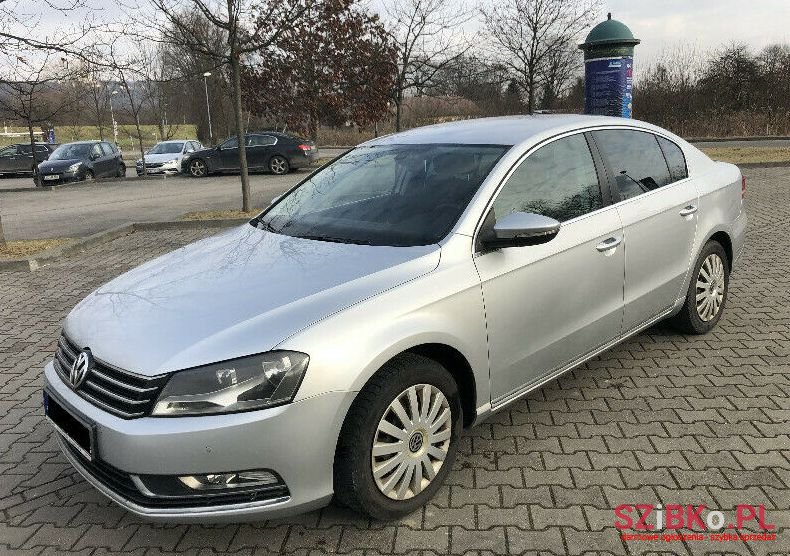 2011' Volkswagen Passat photo #1