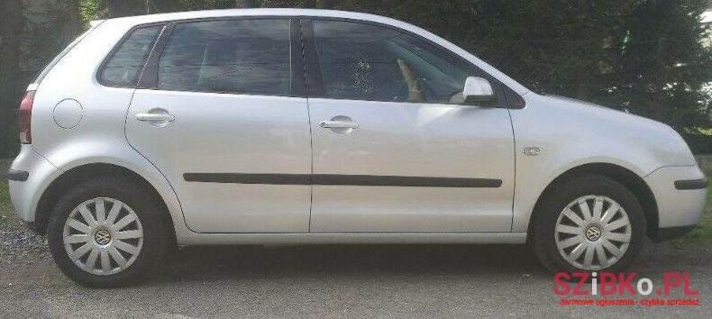 2002' Volkswagen Polo photo #1