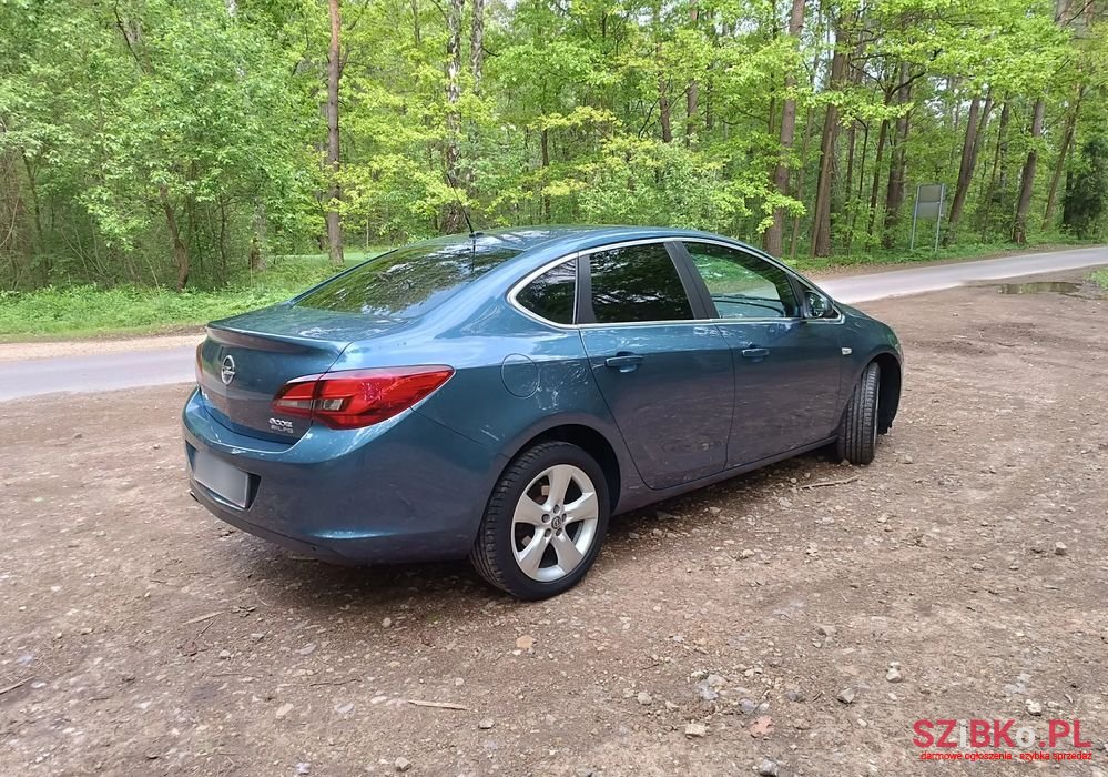 2017' Opel Astra photo #3