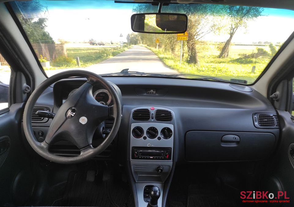 2010' Tata Indica photo #5