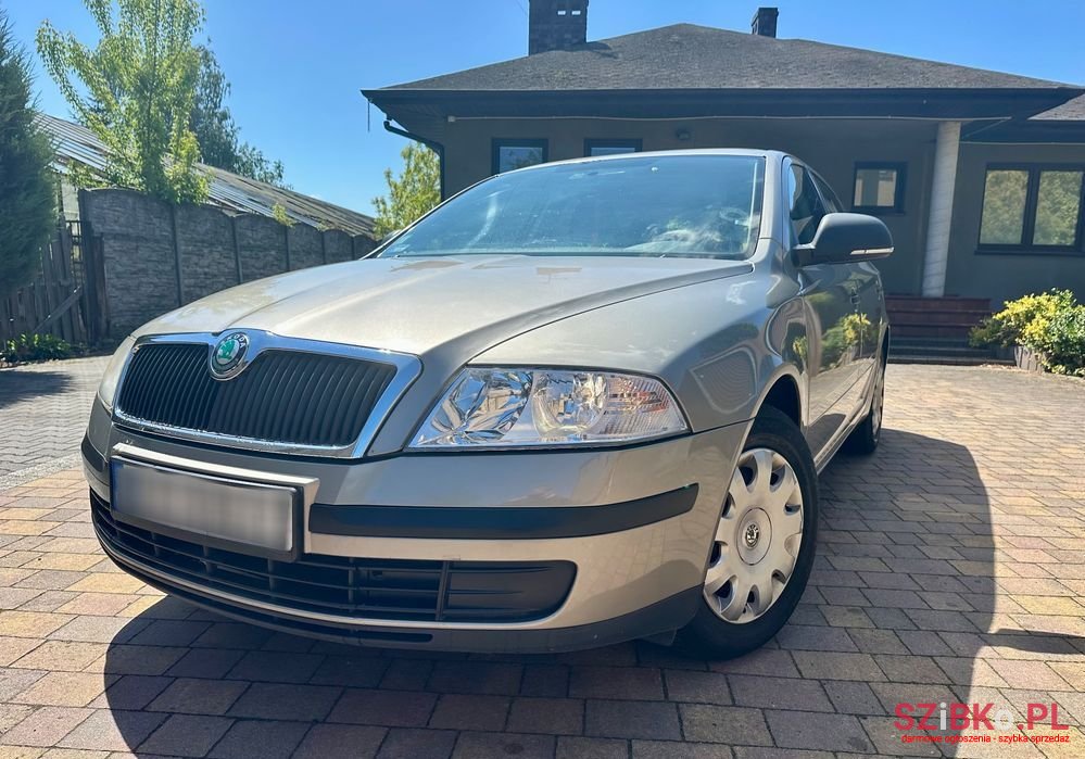 2012' Skoda Octavia 1.6 Tour photo #1