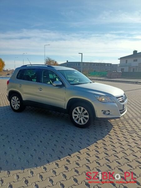 2010' Volkswagen Tiguan photo #3