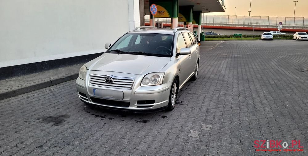 2004' Toyota Avensis photo #1