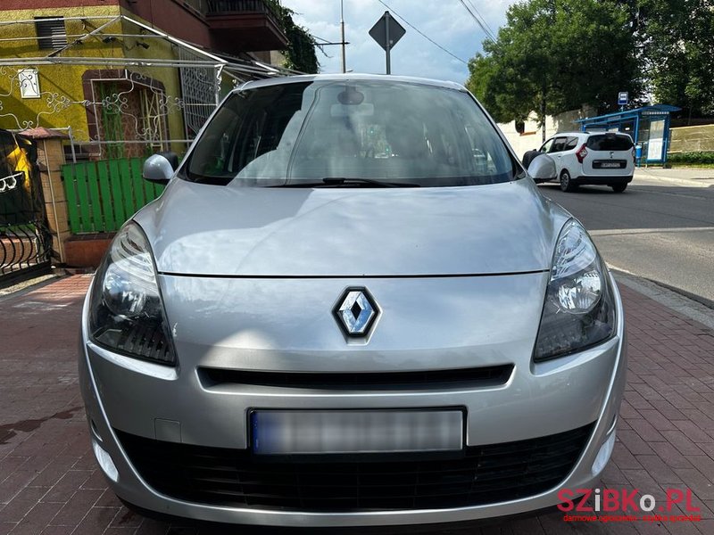 2010' Renault Grand Scenic photo #2