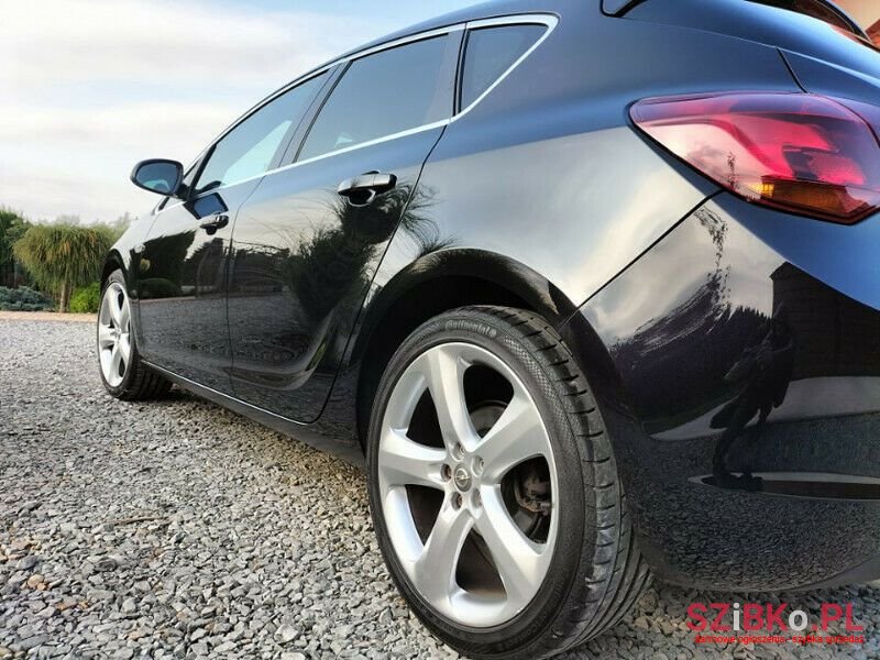 2010' Opel Astra photo #3