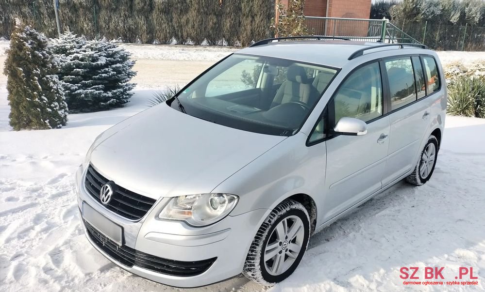 2009' Volkswagen Touran photo #6