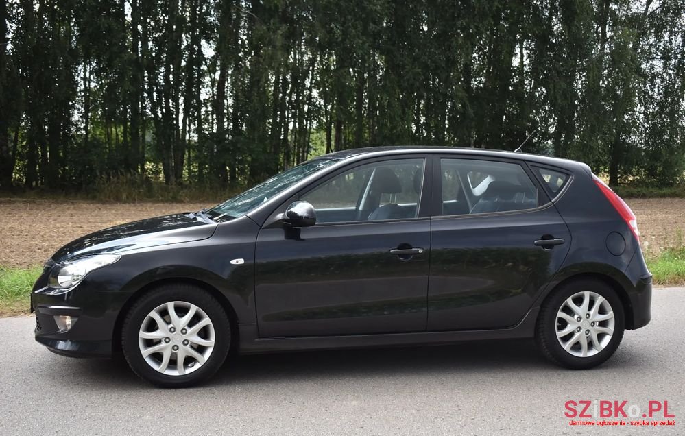 2011' Hyundai i30 1.4 Edition Plus photo #3
