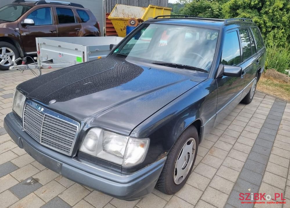 1994' Mercedes-Benz E-Class 220 T photo #3