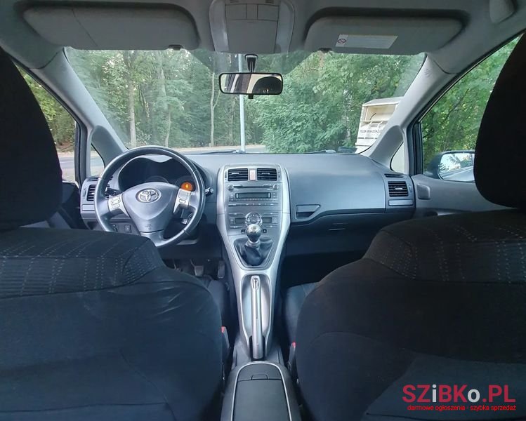 2007' Toyota Auris photo #6