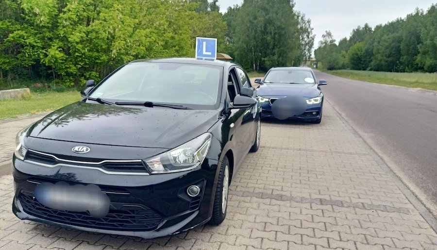 Prawo jazdy. Pijany instruktor uczył jeździć kursanta. Co mu grozi?