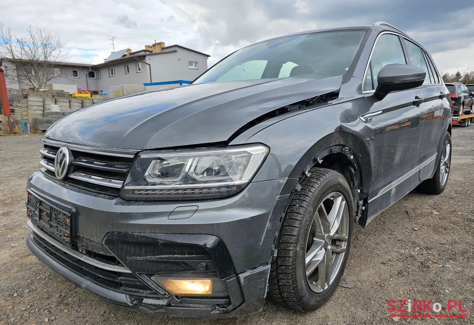 2017' Volkswagen Tiguan photo #2