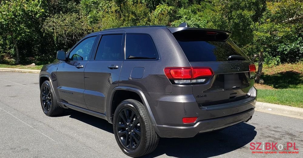 2018' Jeep Grand Cherokee photo #3