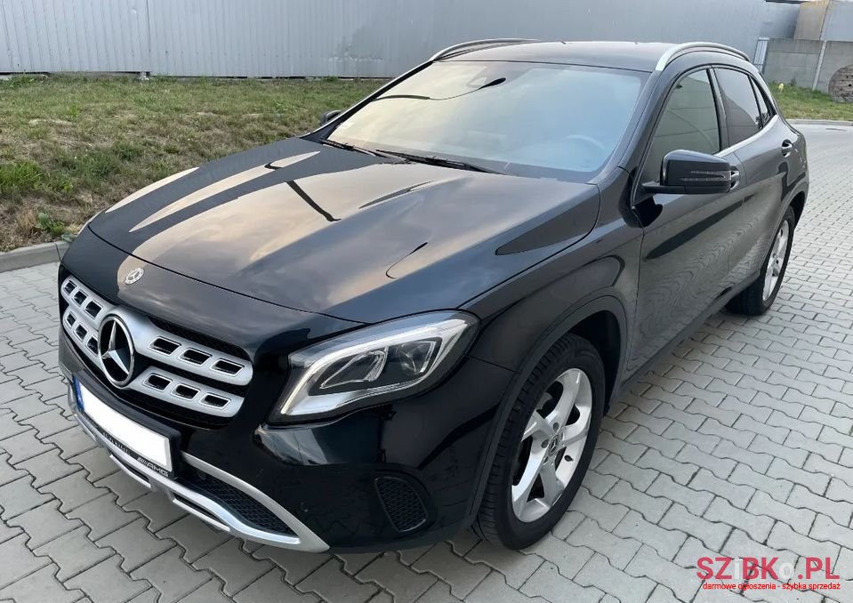 2017' Mercedes-Benz Gla photo #3