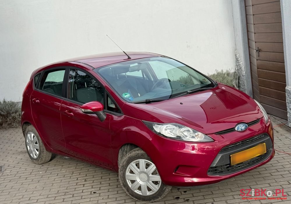 2010' Ford Fiesta 1.25 Titanium photo #2